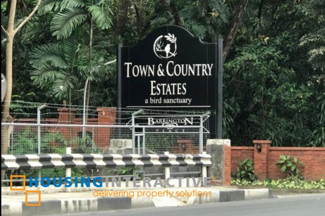 grand 2-storey, 4-bedroom house with balcony for sale in town and country