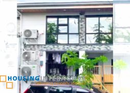 modern 2-storey, 5-bedroom house for sale in crescent knolls residences