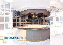 bare 3-bedroom unit for rent in lpl center