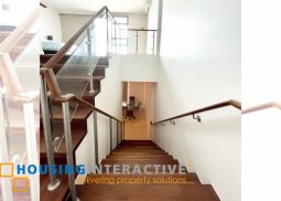 fully furnished 1-bedroom bi-level penthouse with parking & bacony for sale in arbor lanes