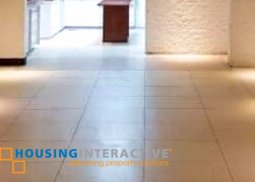 grand 2-storey, 4-bedroom house with balcony for rent in rolling hills village