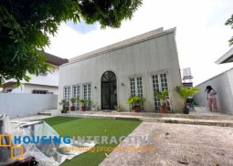 grand 2-storey, 5-bedroom house with pool for sale in valle verde