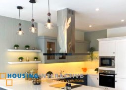 grand 2-storey, 5-bedroom house with pool for sale in valle verde 3