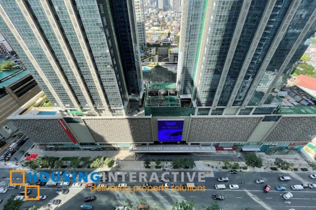 2 bedroom unit for sale in uptown parksuites