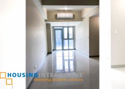 for rent -2br unit in uptown parksuites
