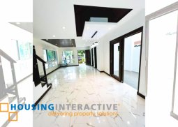 grand 2-storey, 5-bedroom house with balcony for sale in vermont royale executive village