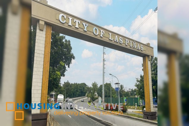 corner lot with old house for sale in las pinas