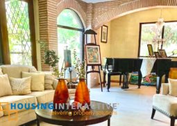 luxe 2-storey, 4-bedroom house for sale in hillsborough