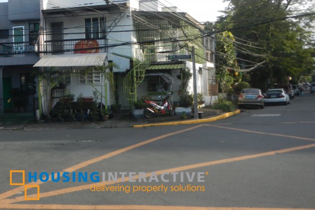 grand 2-storey, 3-bedroom house for sale in varsity hills