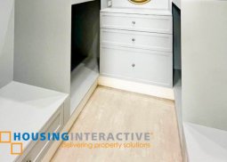 modern 2-storey, 3-bedroom house with balcony for sale in multinational village