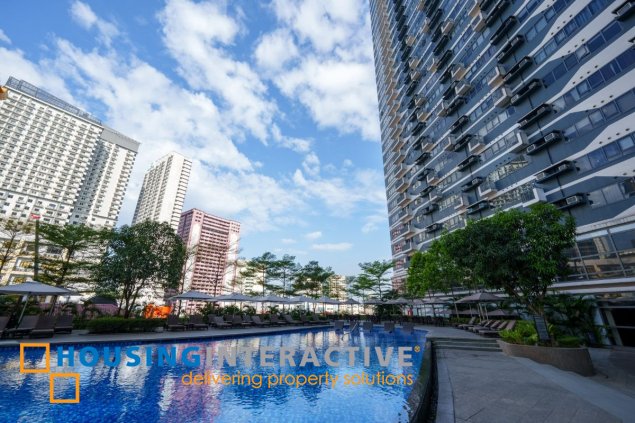 for rent -2br corner unit at the rise