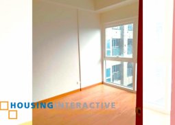 bare 1-bedroom unit for sale with balcony in madison park west