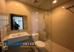 for sale -1br loft in uptown parksuites