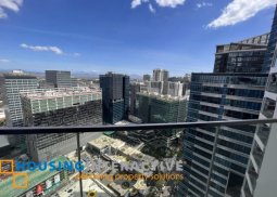 3br condo for rent in uptown parksuites