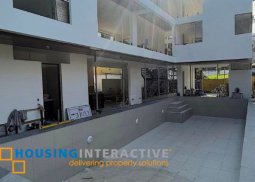 grand 3-storey, 5-bedroom house with pool & balcony