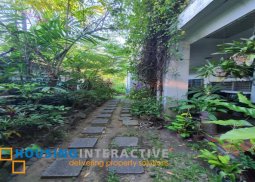 for sale: lot with house for tear down in makati