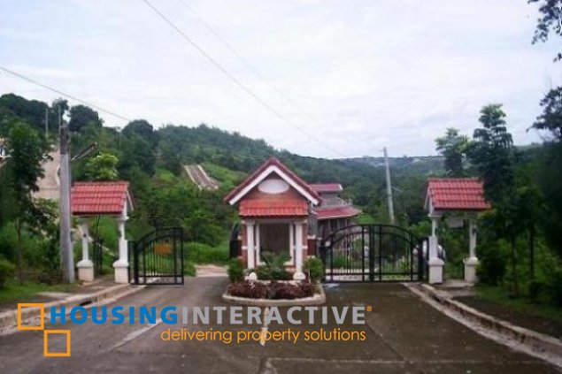 for sale 3-storey house in kingsville royale