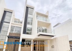 for sale - 3 storey townhouse in capitol hills