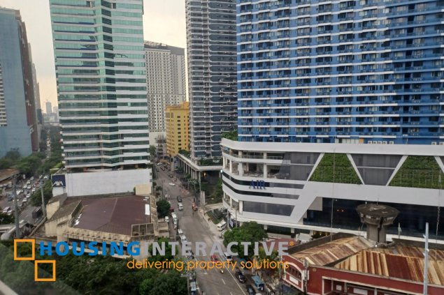 a 1br unit in the columns makati