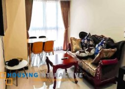 a 2br unit for rent in uptown parksuites