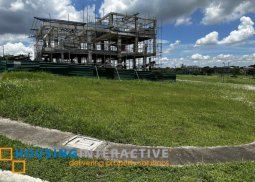 corner lot for sale - the enclave alabang