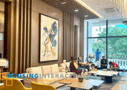 a 2br unit for lease in uptown parksuite