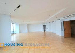 spacious penthouse in bgc