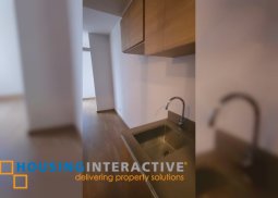 40th floor unit in the rise with pool view