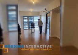 unfurnished 1br unit with balcony for lease in park triangle residences