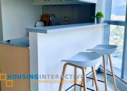 1br corner unit uptown parksuites for rent