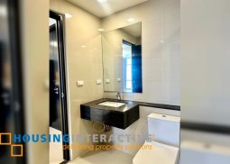 unfurnished 1br unit with parking for lease at west gallery place