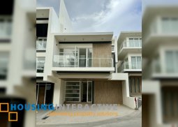 4br unit for sale in mahogany place 3