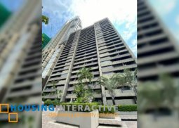 2br unit with balcony and parking for sale in makati tuscany