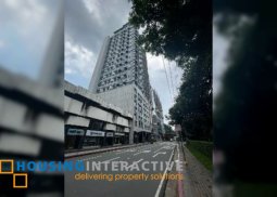 semi-furnished 1 loft type unit with parking for sale in eton parkview greenbelt