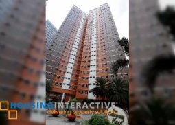 4br unit with balcony for sale in one gateway place