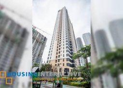 furnished 1br unit with parking for sale in the sandstone at portico