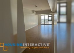 semi-furnished three bedrooms unit for rent at park triangle residences