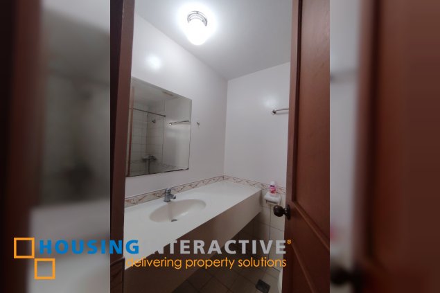 semi-furnished 3br unit for lease in paseo parkview suites