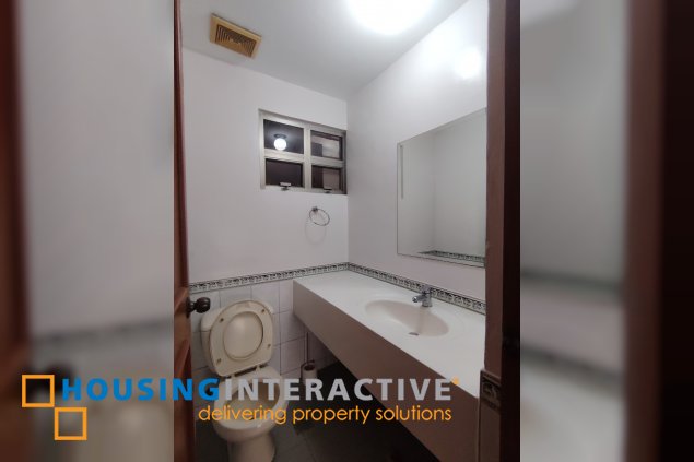 semi-furnished 3br unit for lease in paseo parkview suites