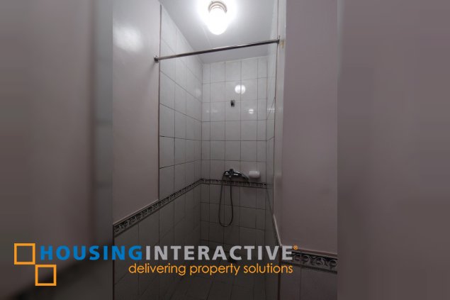 semi-furnished 3br unit for lease in paseo parkview suites