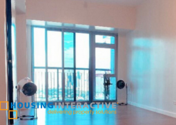 1br unit with parking for sale in park triangle residences