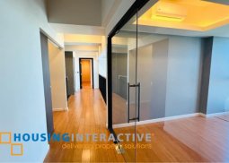 fully renovated penthouse unit for sale in uptown residences