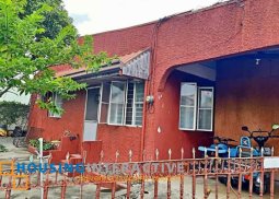 old bungalow house for sale in bf resort village