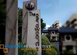 2br unit for sale in redwoods condominium