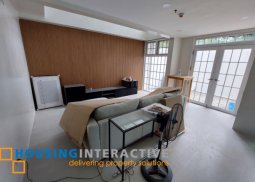 newly renovated 2br unit with parking for lease in one salcedo place