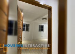 a fancy house and lot in the orchard and country club in dasmarinas cavite