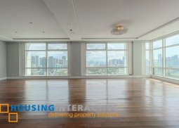 3br unit with parking for sale in one roxas triangle