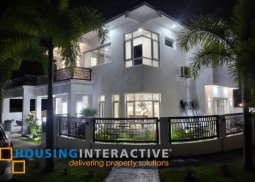 for sale: modern corner house located in chateau de parix, south forbes silang cavite