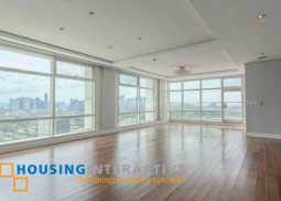 3br unit with parking for sale in one roxas triangle