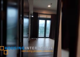 2br unit for lease in 8 forbestown road, taguig